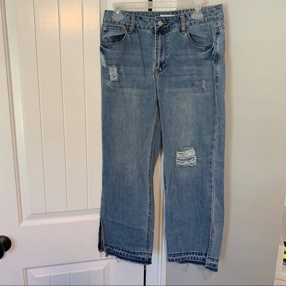 Kensie Jeans - distressed denim jeans with slits at ankle hem - size 8/29